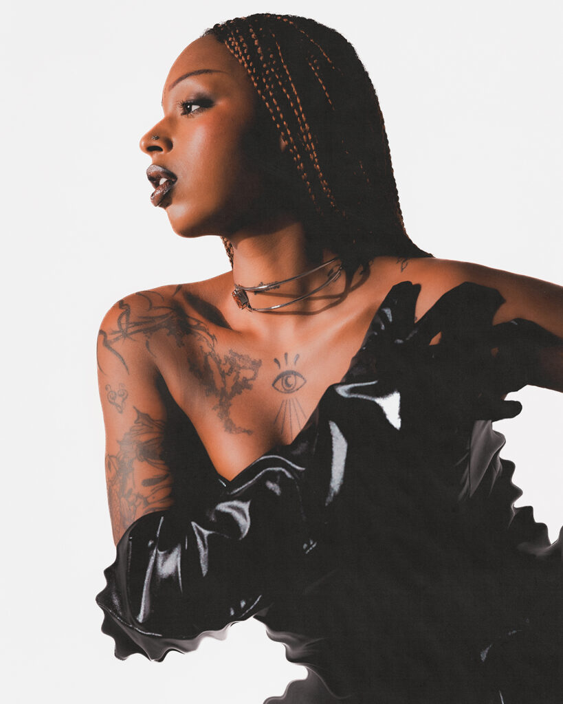 LYNN - FaceB Booking